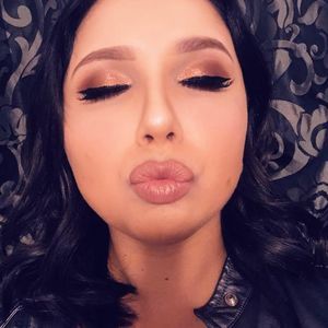 Meet your Posher, Daniela